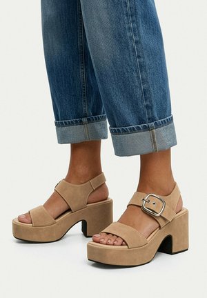 DeeZee, DEEZEE WOMEN'S SANDALS BEIGE - Plateausandalette - beige