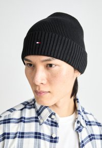 Tommy Hilfiger FLAG BEANIE UNISEX - Kapa - black