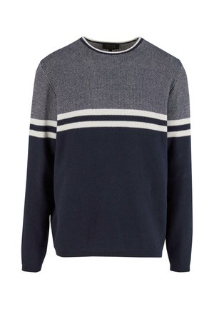 Navy kék kötött pulóver, texturált mintázattal, vízszintes fehér csíkokkal a mellkason. Kerek nyakkivágás és hosszú ujjak.