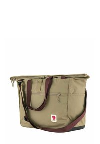 Khaki schoudertas met bordeauxrode bandjes, ritssluiting en een buitenzak. Voorzien van een logo en duurzaam materiaal met een gestructureerde vorm.