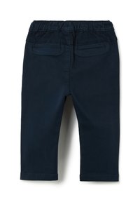 Pantalons bleu marine en tissu doux, dotés d'une taille élastique, de deux poches arrière et de bas de jambe retroussés. Texture lisse, design ajusté.