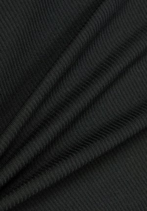 Musta ribattu kangas, jossa on teksturoitu pinta, tasaisesti sijoitettuja vaakasuoria viivoja ja pehmeä, joustava laatu.