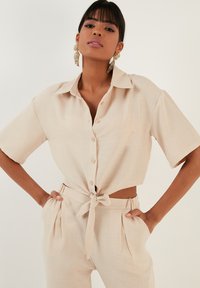 LELA REGULAR FIT - Bluza s gumbima - stone
