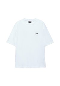 Weißes kurzärmeliges T-Shirt aus Baumwolle mit rundem Ausschnitt und kleinem schwarzem Logo auf der linken Brust.