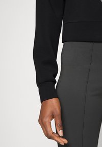 Guess Felpa con cappuccio - black