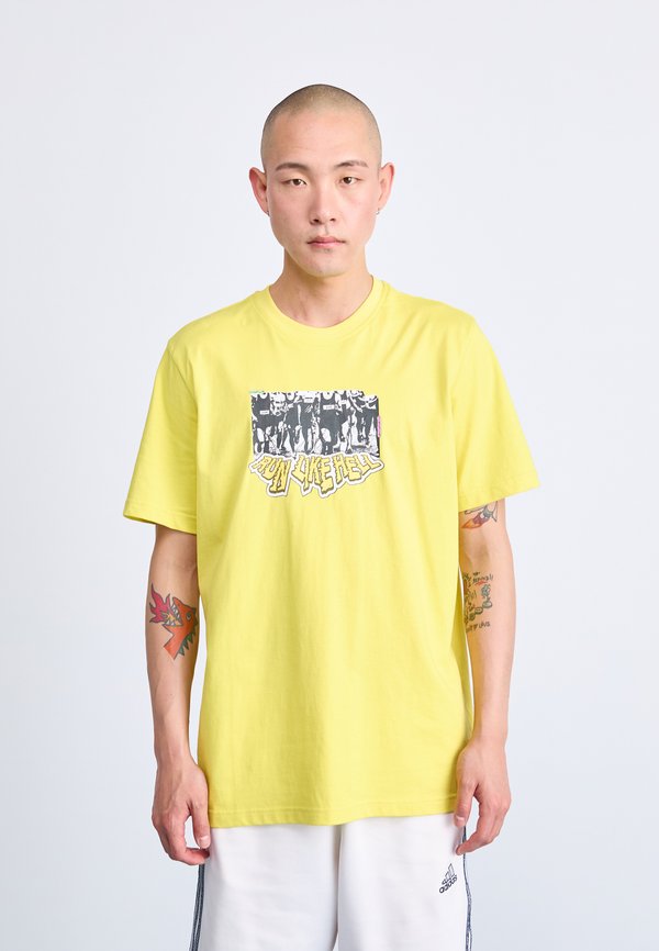 CROWD - Print T-shirt - pure sulfur