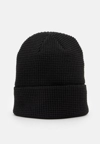 Mustat neulottu pipo, jossa on taitettu reunus ja teksturoitu vohvelikuvio, esitelty yksinkertaista vaaleaa taustaa vasten.