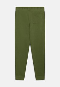 Gröna sweatpants gjorda av mjukt tyg, med en tapered ben-design, elastisk midja och en enda bakficka.