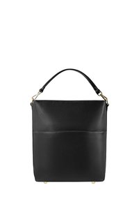 Borsa a mano in pelle nera con una texture liscia, forma rettangolare, tasca frontale piatta, manico corto e accentuazioni in hardware dorato alla base.