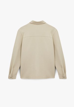 Helles beiges Hemd mit Kragen und langen Ärmeln, aus strukturiertem Stoff gefertigt. Verfügt über Knopfmanschetten und eine genähte Rückensattel-Detail.