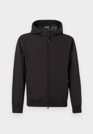 Svart lettvektsjakke med hette, har elastiske mansjetter og linning, hel glidelås og diskret logodetalj på brystet.