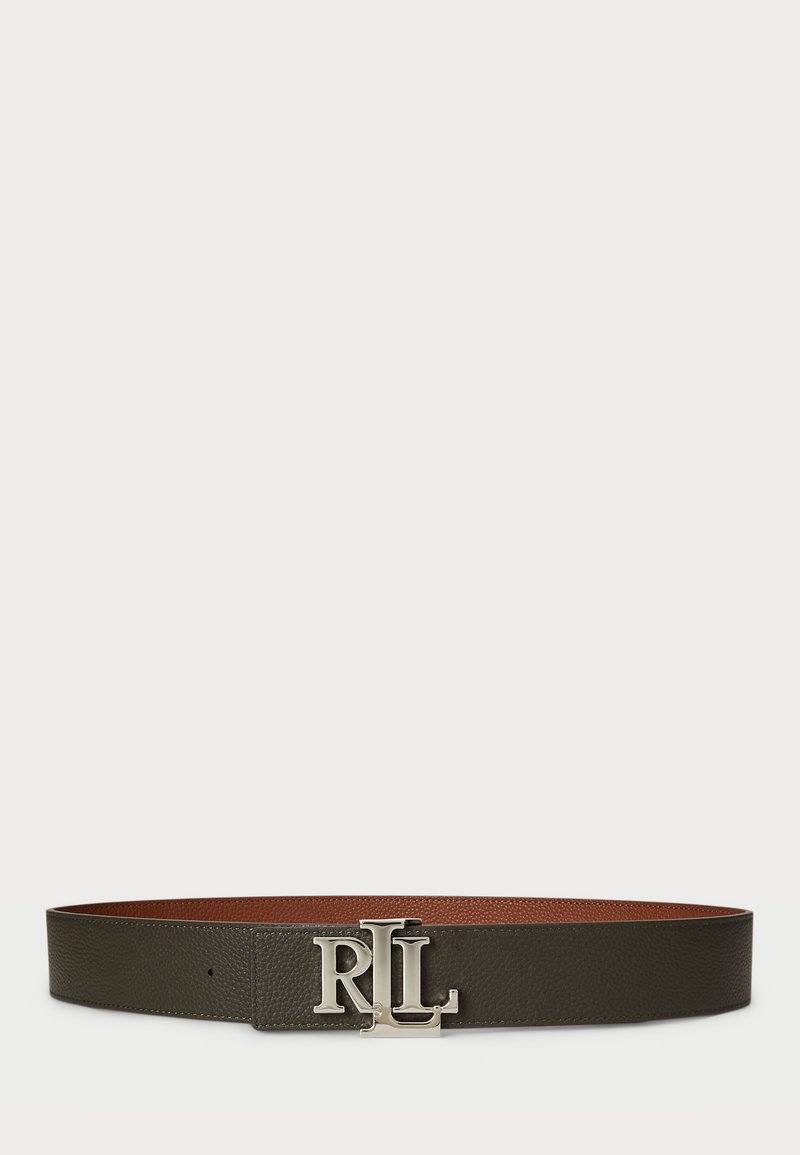 Cintura in pelle verde scuro con texture a granuli, dotata di una fibbia con logo "RL" in argento e fodera interna marrone.