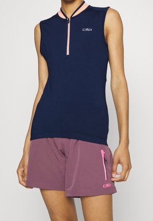 Ärmelloses navyblaues Top mit pinkem Reißverschluss und Kragenakzent, kombiniert mit mauvefarbenen Shorts, die über eine pinke Reißverschlusstasche und ein Logo verfügen.