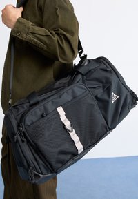 ACG DAYMAX DUFFEL - Bolsa de deporte - black/college grey/(college grey)