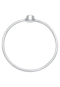 Bague en argent avec une bande lisse et arrondie et un petit centre en relief. Design simple et minimaliste avec une finition polie.