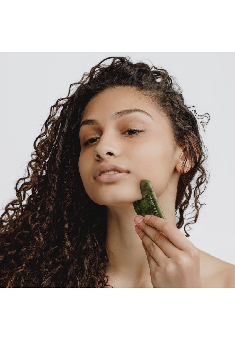 ZO AYLA JADE GUA SHA - Gua sha & rollers - green - Zalando