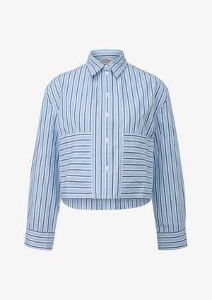 Hellblaues Hemd mit langen Ärmeln und Knopfleiste, mit weißen, marineblauen und beigen vertikalen Streifen, vorne mit horizontal gestreiften Taschen und einem klassischen Kragen.