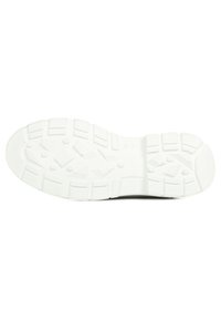 Semelle de chaussure en caoutchouc blanc avec un motif de traction texturé. Présente des rainures profondes et des accents surélevés pour une meilleure adhérence et durabilité. Forme rectangulaire.