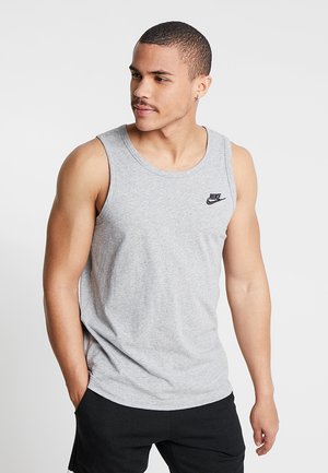 Débardeur sans manches gris en mélange de coton, avec un petit logo Nike noir sur la poitrine gauche. Design simple et ajusté.