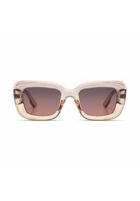 Lunettes de soleil en acétate avec une monture transparente rose clair, verres carrés dégradés du noir au violet clair, présentant des coins arrondis et des détails subtils.