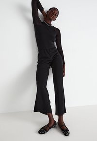 Vero Moda VMBERLIN ZAMIRA MW WIDE NOOS - Pantalon classique - black