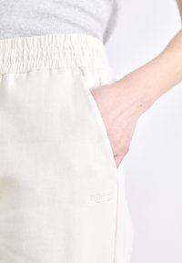Thumbnail Image 8