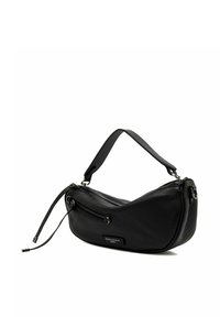 Borsa a tracolla in pelle nera con forma curvata, tasca con zip e tracolla corta. Presenta una superficie texturizzata e dettagli con logo sul lato.