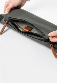 Aunts & Uncles HIMEJI - Marsupio - gravity grey