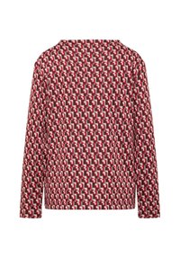 Langärmeliges Hemd mit einem geometrischen Muster in Rot, Weiß und Braun, von hinten auf weißem Hintergrund gezeigt.