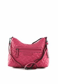 Sac bandoulière rose avec motif tissé texturé, poche avant zippée, sangle ajustable et étiquette "fabriqué à la main depuis 1928".