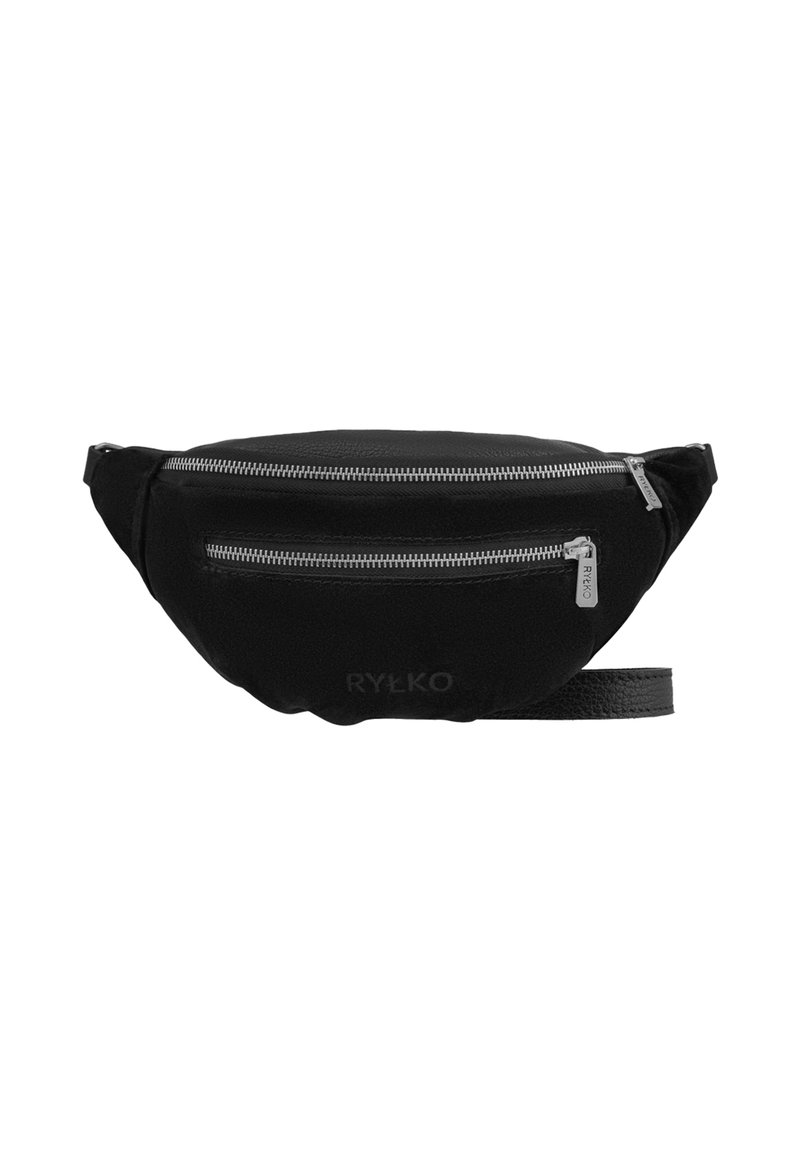 Juodas audinio fanny pack'as su dviem sidabriniais užtrauktukais, plokščia dizaino forma, reguliuojama juosta ir subtilus išpjaustytas logotipas apatinėje priekio dalyje.