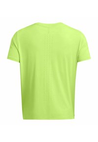 Camiseta de manga corta en tejido verde neón vibrante, con una textura suave, cuello redondo y un patrón de ventilación con puntos verticales en la parte posterior.