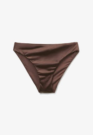 Braune Satin-Bikinihose mit hohem Beinausschnitt und glattem, glänzendem Stoff, flach auf weißem Hintergrund liegend.