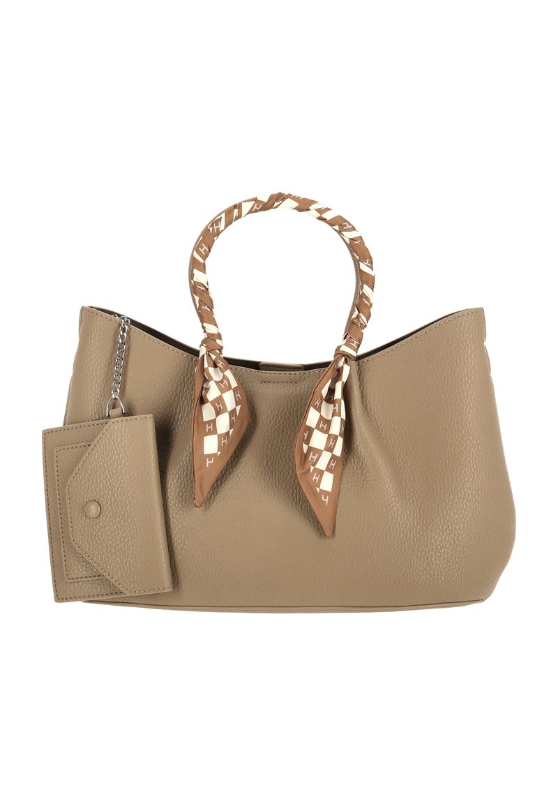 Beige læder shoppertaske med flettet håndtag og mønstret tørklæde som pynt. Inkluderer en lille fastgjort pung med trykknaplukning og præget tekstur.