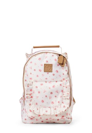 Piccolo zaino bianco con motivo floreale rosa, tasca frontale con bordo a volant, dettagli beige, chiusura con cerniera e manico beige in alto.