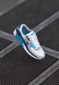 Unselected, platinum tint/iron grey/blue lightning/wolf grey/anthracite/hockey white