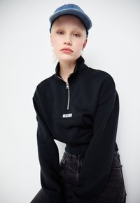 Levi's® LSEGRAPHIC SARA 1/4 ZIP - Ikdienas džemperis - black