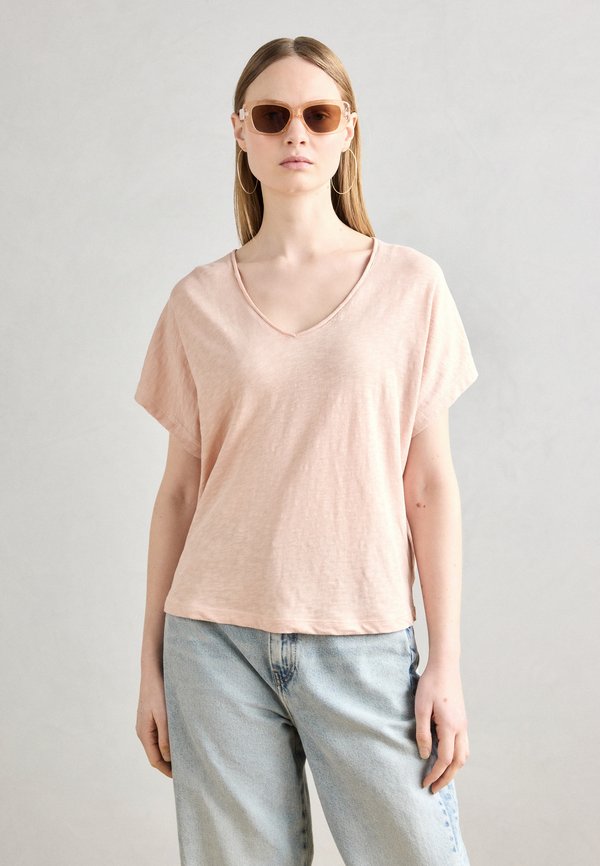 V NECK SHORT SLEEVE - Basic T-shirt - chalky peach