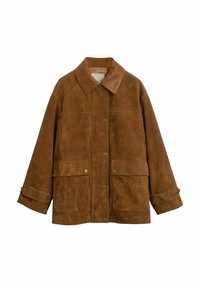 Giacca in suede marrone con colletto, bottoni frontali e due tasche grandi. Presenta una finitura leggermente testurizzata e maniche arrotolate.