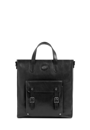 Borsa tote in pelle nera con tasca frontale assicurata da due fibbie e doppi manici per il trasporto a mano.