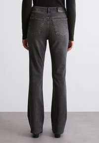 Marc O'Polo HIGH WAIST REGULAR LENGTH - Džínsy bootcut - dark grey lefthand wash