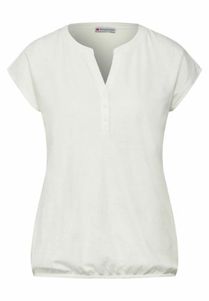 Biały top z krótkim rękawem i okrągłym dekoltem, z trzema guzikami z przodu oraz marszczonym dołem zapewniającym luźne dopasowanie. Miękka tekstura tkaniny.