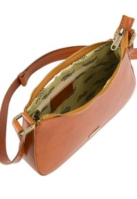 Braune Lederhandtasche mit einem Reißverschluss, Innenfutter mit dem "Venezia"-Logo. Inklusive abnehmbarem Tragegurt und glatter Textur.