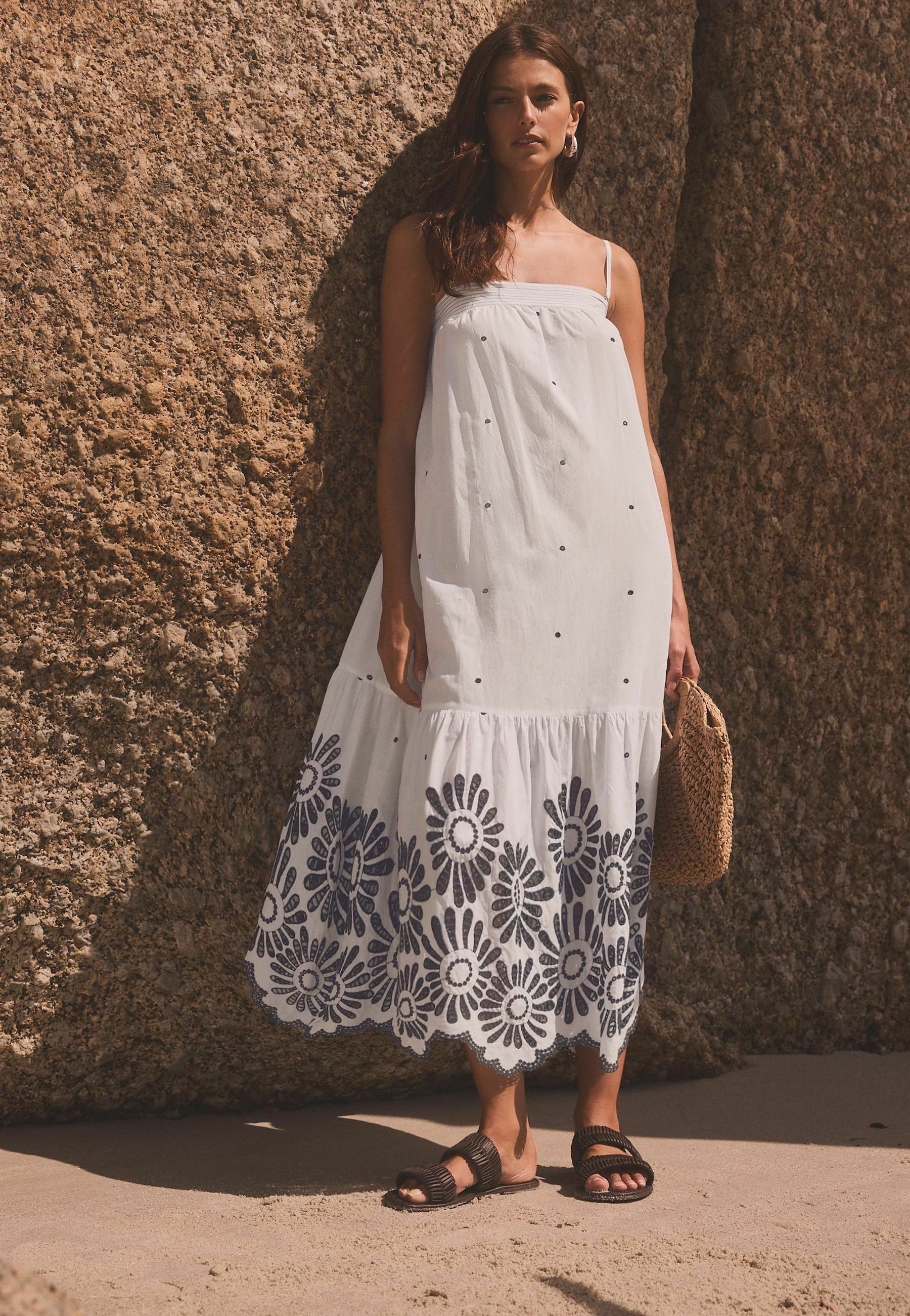 Next EMBROIDERED - Vestido largo - white blue/blanco - Zalando.es