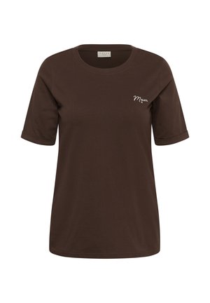 Hnedé tričko s krátkym rukávom a okrúhlym výstrihom, s malým bielym nápisom "Mom" na ľavej strane hrude.