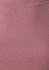 Vero Moda Petite VMPANDA  - Navadna majica - rose brown