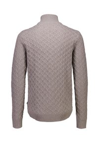 Ljust grå tröja med hög hals, som har ett strukturerat diamantmönster och ribbade ärmslut och nederkant. Mjuk stickad material, avslappnad passform.