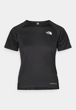 Juoda trumpomis rankovėmis sportinė marškinėliai, pagaminti iš lengvos medžiagos. Turi apvalią kaklą, tekstūruotą raštą ir baltą logotipą kairiajame krūtinės viršuje.