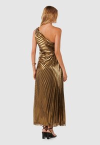 Forever New TAYLAH METALLIC ONE SHOULDER DRESS - Proginė apranga - gold