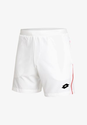 Bermudas deportivas blancas con una textura suave, cinturilla elástica, acentos laterales rojos y un logo negro en la parte inferior de la pierna izquierda.